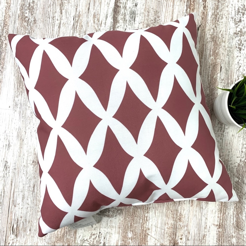 WROUGHT STUDIO Letha 20” Outdoor Accent Throw Pillow in RUST NEW